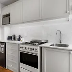 Green Point Charming Studio Apartment With Patio