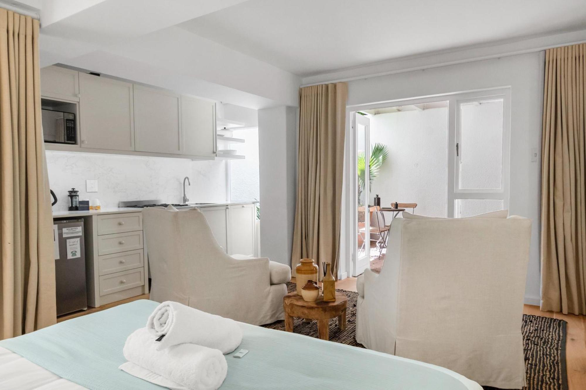 Apartment Point Charming With Patio Cape Town