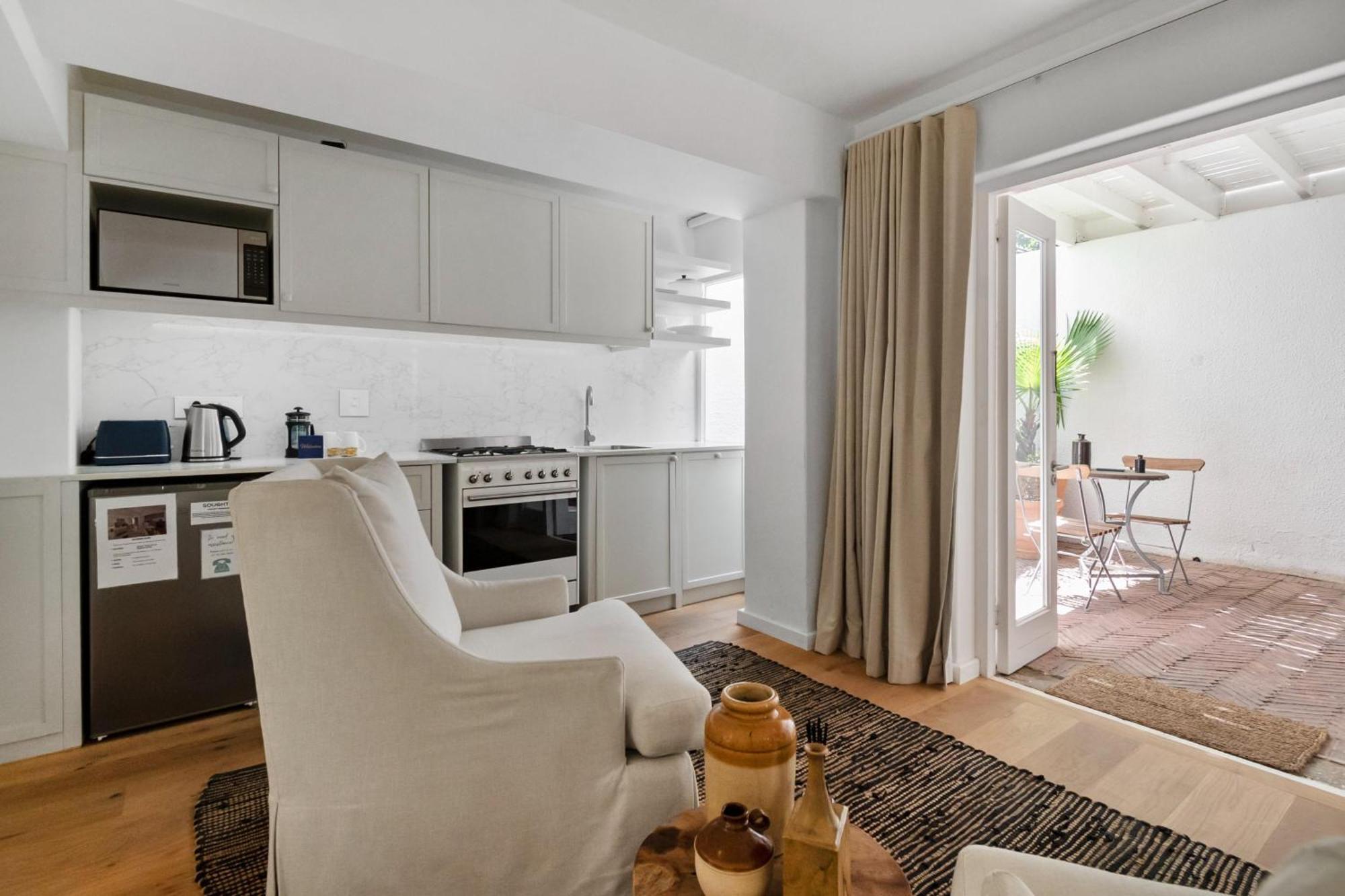 Point Charming With Patio *