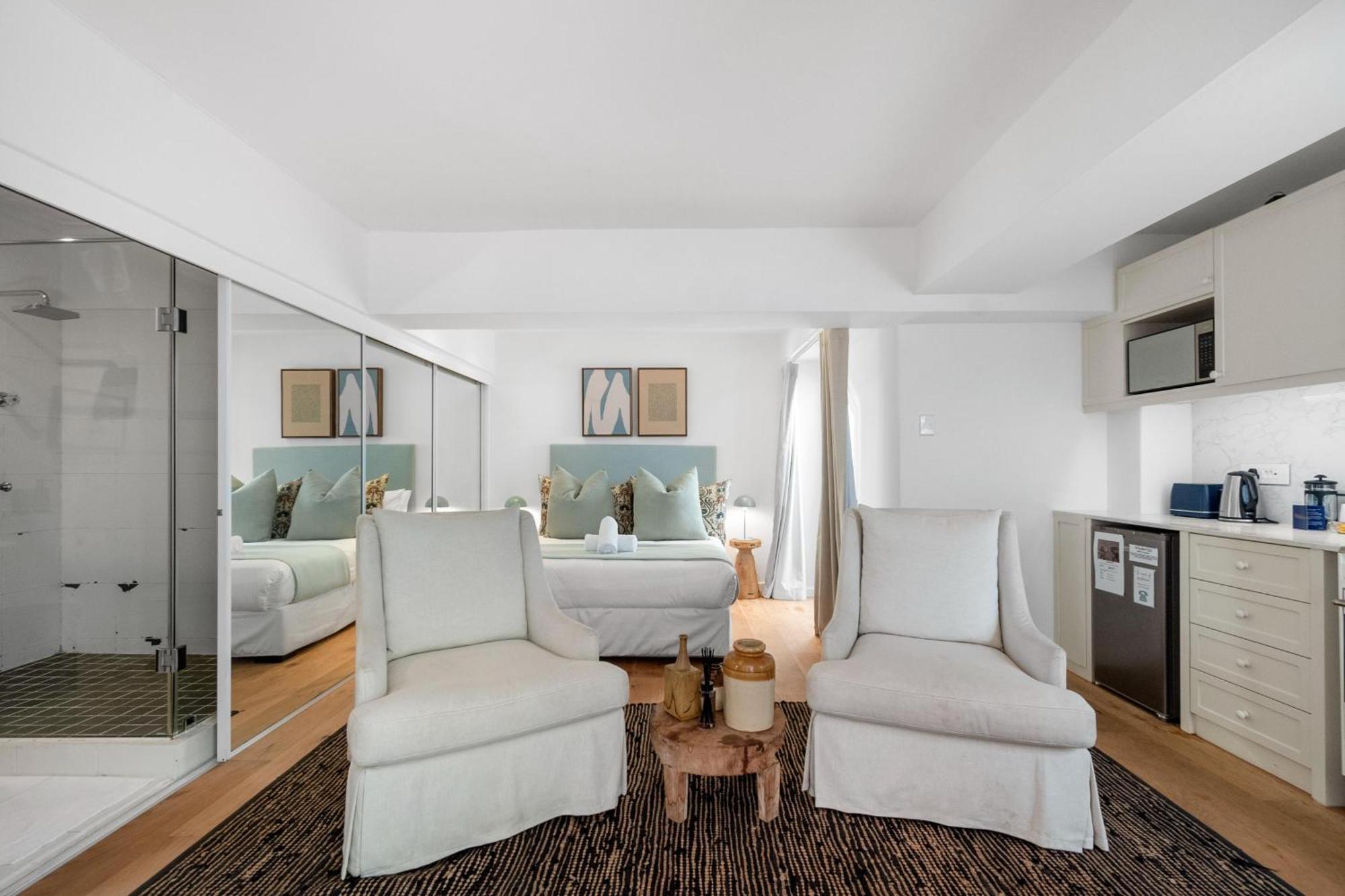 Apartment Point Charming With Patio